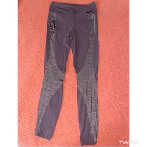 Nike Dri-Fit Women’s High Waisted Sportswear Workout 7/8 Leggings.